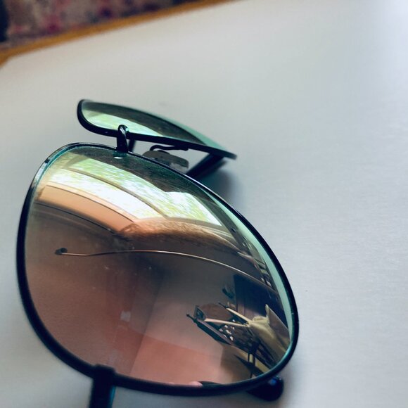 🍒 5/$25 🍒 Reflective Aviators Sunglasses - Picture 3 of 3